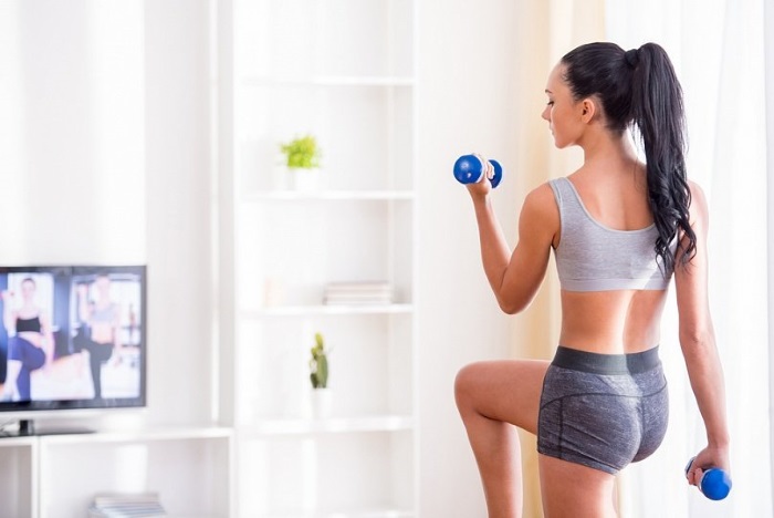 Esercizi per i glutei a casa. Un complesso efficace per pompare gambe e fianchi per una donna