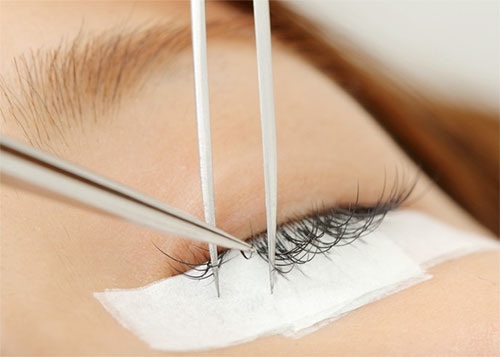 How to remove extended eyelashes at home quickly without harm: oil, cream, debonder, remover