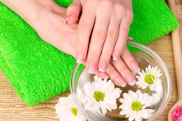 The fingernails are peeling. What to do at home. Causes and treatment of folk remedies in adults and children