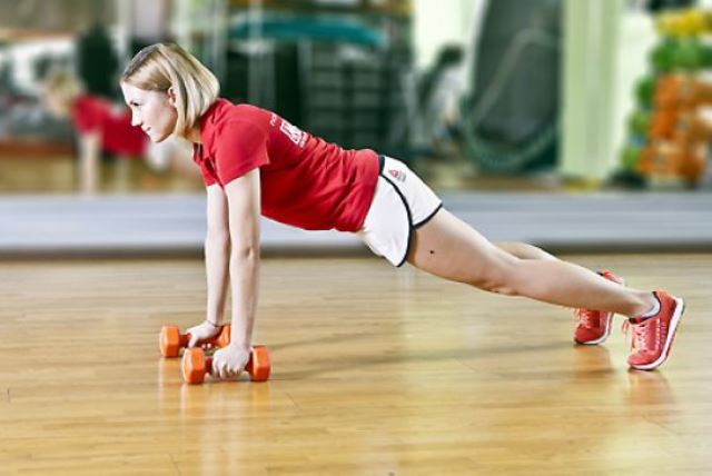 How to do push-ups from the floor for girls to pump up the abdominal muscles, pectoral muscles. Basics for beginners