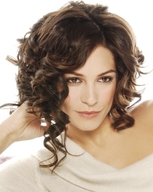 Haircuts for curly hair of medium length. Photo of fashionable women's hairstyles