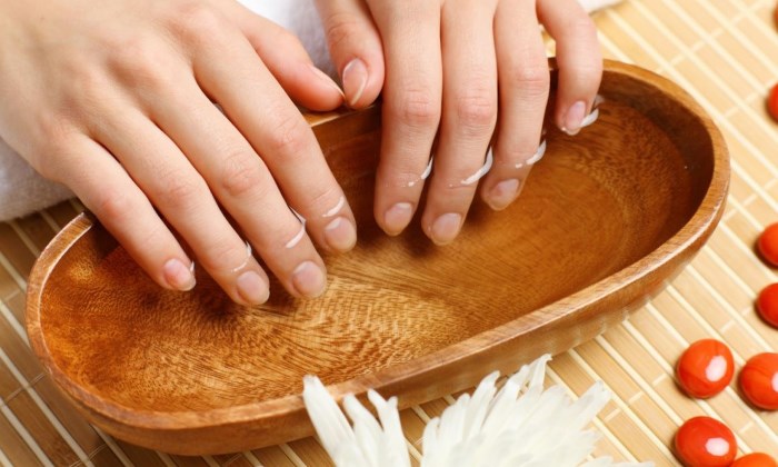 The fingernails are peeling. What to do at home. Causes and treatment of folk remedies in adults and children