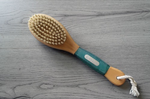 Body massage brush. Reviews of the best anti-cellulite brushes with removable handle, double-sided. How to use at home