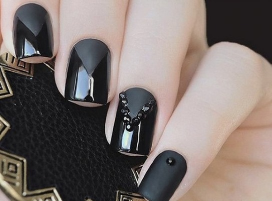 Matte manicure for short nails with gel varnish. Fashion trends 2020, new designs. A photo