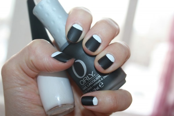 Matte manicure for short nails with gel varnish. Fashion trends 2020, new designs. A photo