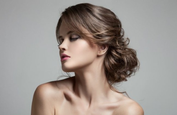 Haircuts for thin and thin hair of medium length for every day and celebration. A photo