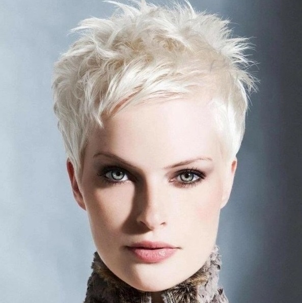 Hair styling for short hair at home - fashionable and original, photo