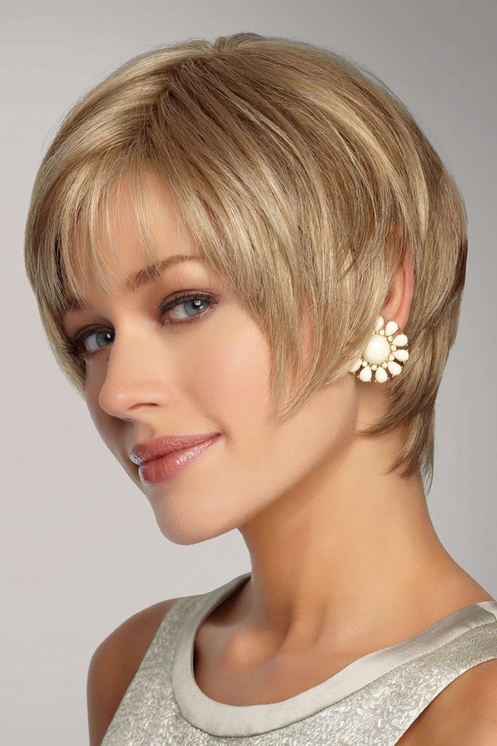 Hair styling for short hair at home - fashionable and original, photo