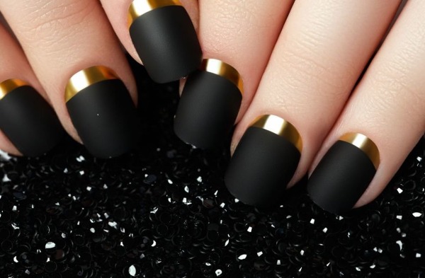 Nail design in black, with black varnish, gold, silver, rhinestones. New items and photos