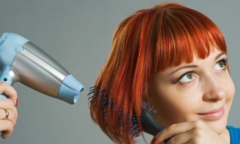 Bob graduato per capelli medi. Foto di un bob con la frangia, un bob allungato, bob, con volume sulla sommità della testa