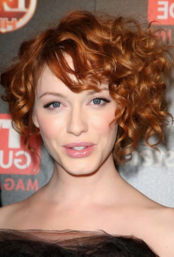 Perm for short hair: large curls, root, wet, light vertical, for hair volume, modern, with and without bangs. A photo