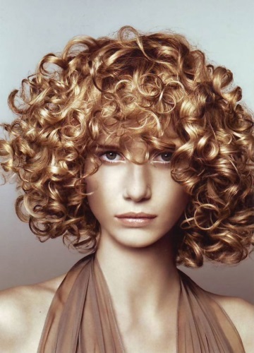 Perm for short hair: large curls, root, wet, light vertical, for hair volume, modern, with and without bangs. A photo