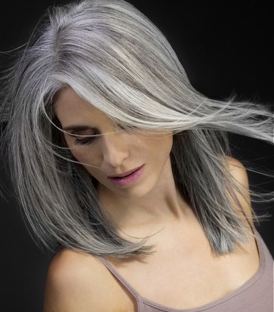 Cascata per capelli corti. Foto di tagli di capelli davanti e dietro, con e senza frangia, styling per una faccia rotonda, ovale e quadrata