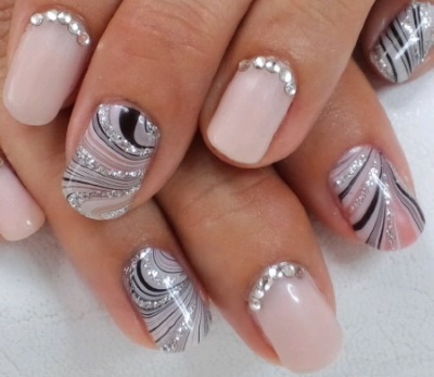 Nice jacket on the nails. Design ideas, photos of new products with patterns, rhinestones, holes, rubbing. Manicure gel polish step by step