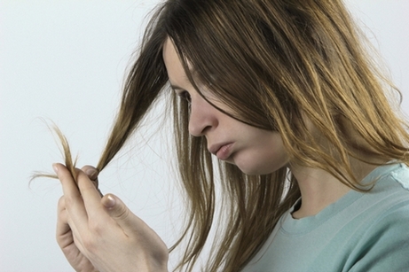 Spray per capelli. Quale è meglio usare, come applicare, come farlo da soli a casa con sale marino, idratante, protettivo contro il calore, per capelli asciutti e facili da pettinare