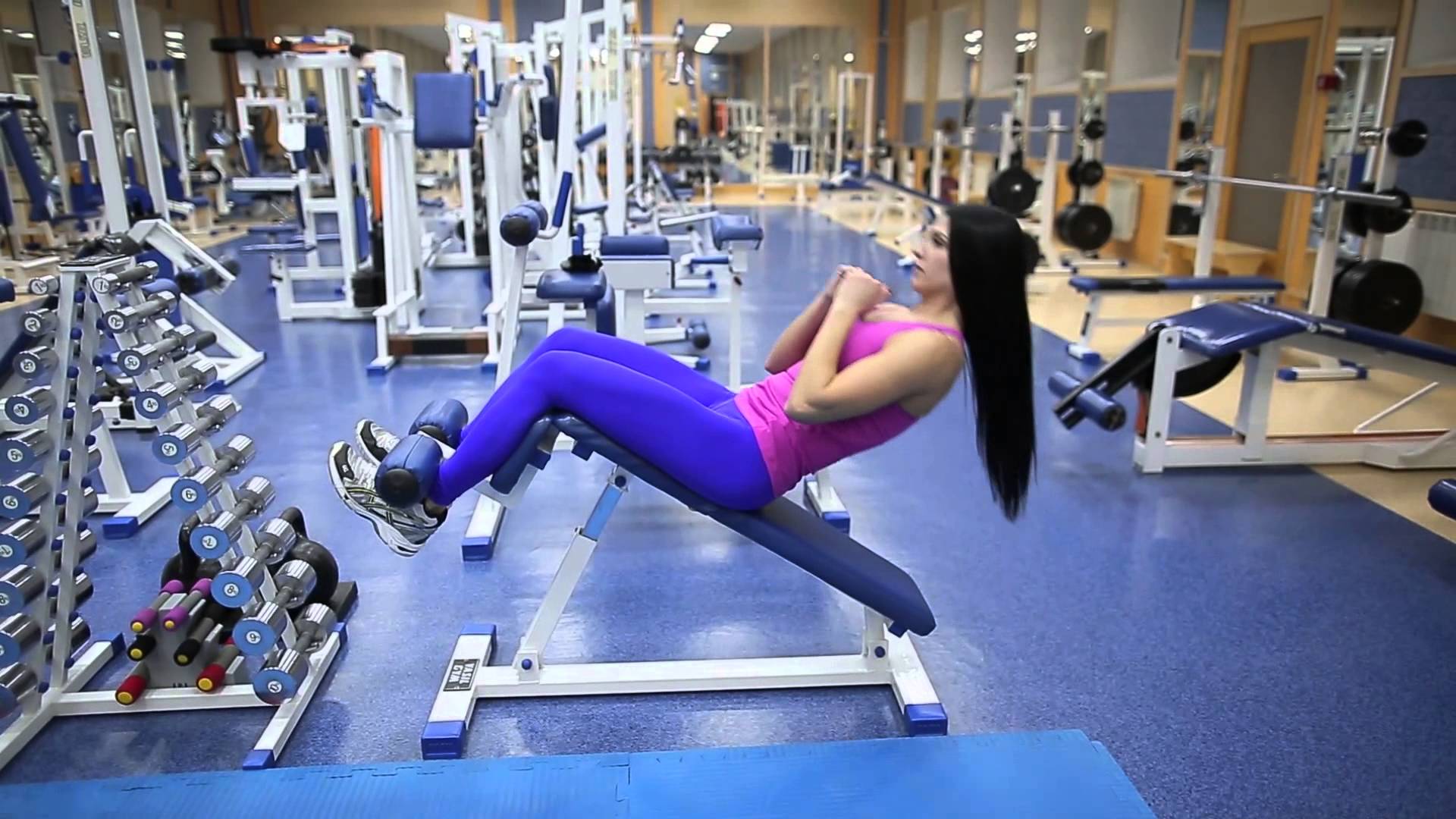 Esercizi di isolamento per glutei e gambe per ragazze. Esempi di come esibirsi in palestra, a casa