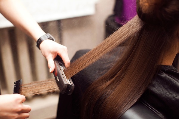 Cheratina per capelli - benefici e rischi, proprietà. Marchi professionali: DNC, Estel, Loreal, Honma Tokyo, ricette popolari per la cura dei ricci a casa