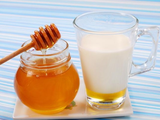 Maschere per la crescita dei capelli da uova, miele, olio di bardana, altre ricette a casa. Regole per la preparazione e l'uso