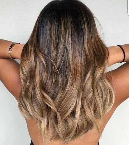 Colorazione dei capelli in stile balayage per capelli corti, medi, lunghi, castano chiaro e scuri. Come farlo da solo a casa. Chi si adatta. Una foto