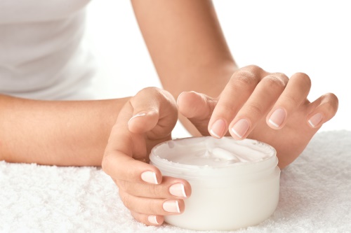 Hands are cracking to blood. Treatment of dry skin with folk, pharmacy, cosmetics at home. Diet