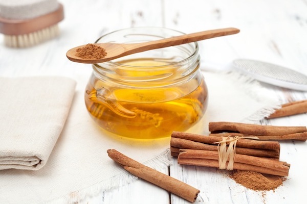 Maschere per capelli rivitalizzanti dopo tintura, decolorazione, stiratura. Ricette semplici per capelli secchi, grassi e danneggiati, dalla calvizie