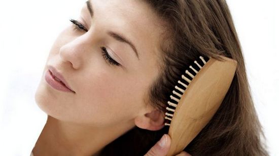 I capelli grassi alle radici e su tutta la lunghezza, secchi alle estremità, cadono. Cause e trattamento: shampoo, maschere, oli, balsami