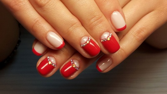 French on almond-shaped nails 2020: classic, moon, with rhinestones, stones, pattern, lace, inverted, reverse, geometric. A photo