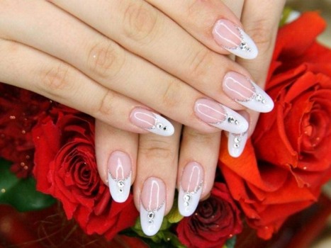 French on almond-shaped nails 2020: classic, moon, with rhinestones, stones, pattern, lace, inverted, reverse, geometric. A photo