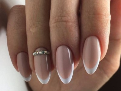 French on almond-shaped nails 2020: classic, moon, with rhinestones, stones, pattern, lace, inverted, reverse, geometric. A photo