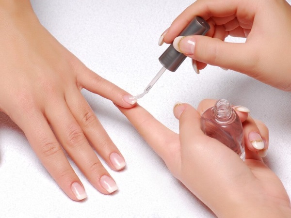 How to strengthen nails so that they do not exfoliate and do not break at home The reason for fragility, how to treat