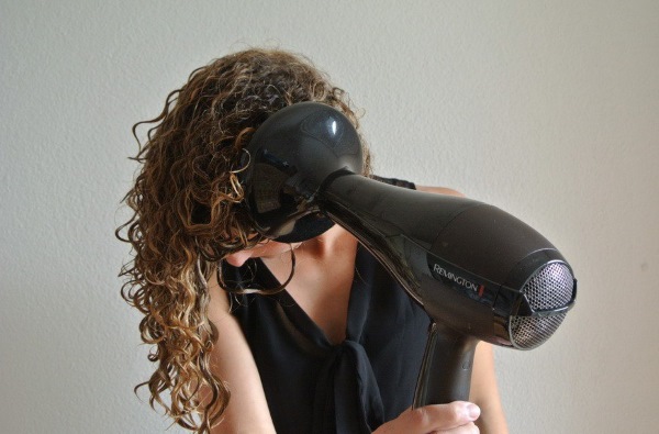 Permed hair: large curls for medium hair. Step by step instructions, photo. How to style and restore hair