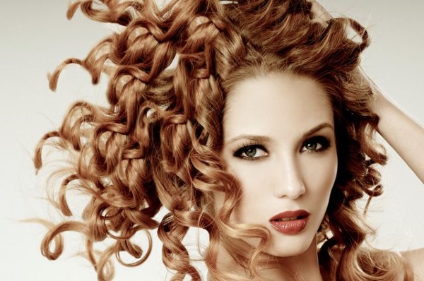 Permed hair: large curls for medium hair. Step by step instructions, photo. How to style and restore hair