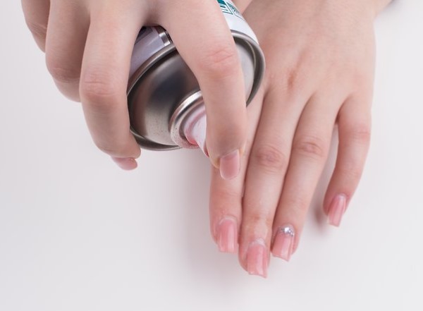 How to quickly dry gel polish on nails without a hairdryer, ironing, lamps at home