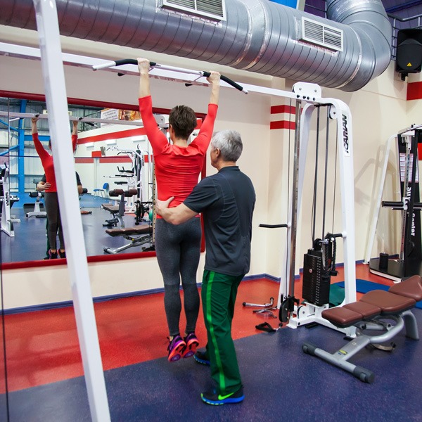 How to learn to pull up on a horizontal bar from scratch in a week for a girl and a guy. Home program for beginners