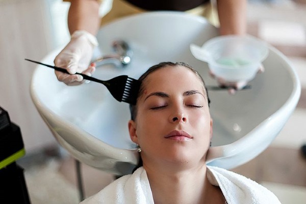 Coloranti per capelli senza ammoniaca. Nomi e tavolozze di coloranti e coloranti professionali