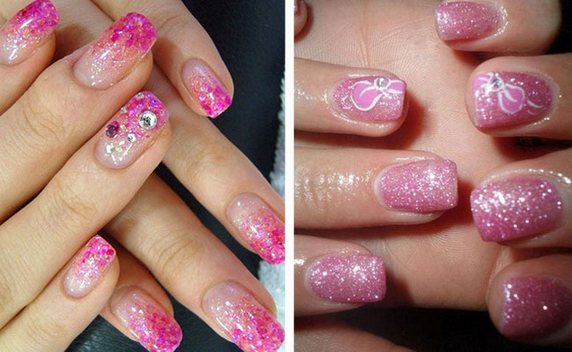 Smalto gel per manicure delicatamente rosa con scintillii, sfregamenti, strass, argento, nero, bianco, blu, oro. Una foto