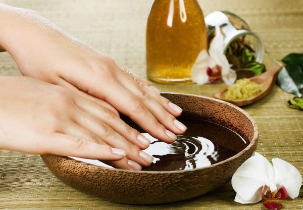 Proprietà, applicazione e benefici dell'olio di macadamia per capelli, viso, mani, corpo, ciglia, pelle intorno agli occhi, labbra