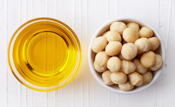 Macadamia oil properties, application and benefits for hair, face, hands, body, eyelashes, skin around the eyes, lips