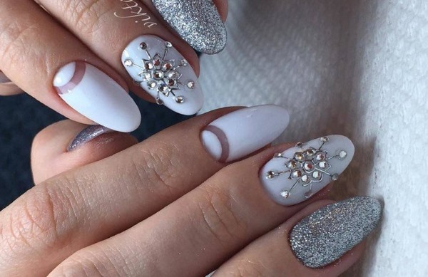 Almond-shaped nails. Fashion trends in design 2020, photo: pale, French, nude, ombre, with sparkles, rhinestones, rub