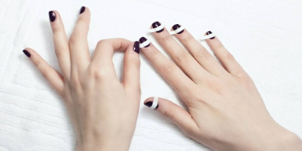 Unghie in bianco e nero: design francese, ombre, sfumatura, con strass, brodi, argento, oro. Novità di manicure. Una foto