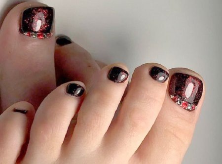 Fashion trends in pedicure 2020. Photos, current ideas and colors