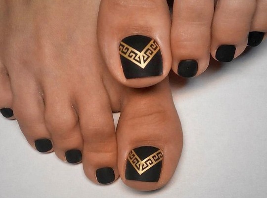 Fashion trends in pedicure 2020. Photos, current ideas and colors