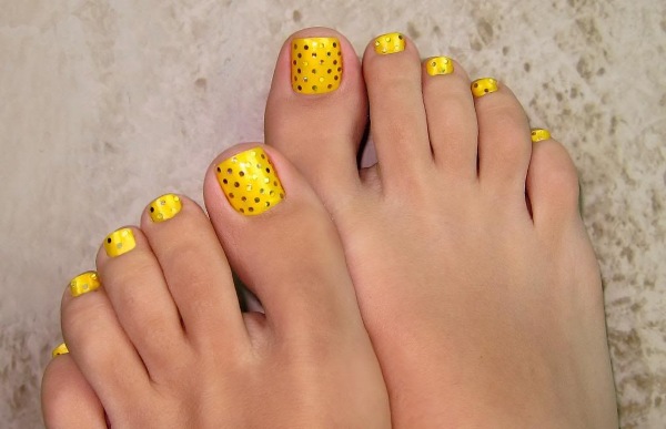 Fashion trends in pedicure 2020. Photos, current ideas and colors