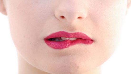 The reasons why lips dry in women, men. How to treat colds, acute respiratory viral infections, menopause, diabetes, oncology, during pregnancy