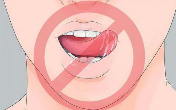 The reasons why lips dry in women, men. How to treat colds, acute respiratory viral infections, menopause, diabetes, oncology, during pregnancy