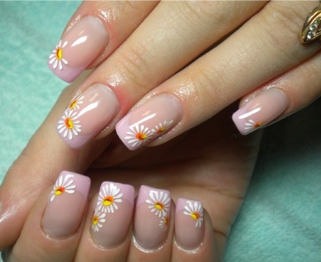 Fiori sulle unghie con smalto gel - idee per manicure e nuovi design: giacca di servizio, fiori voluminosi, delicati, trasparenti, bellissimi. Una foto