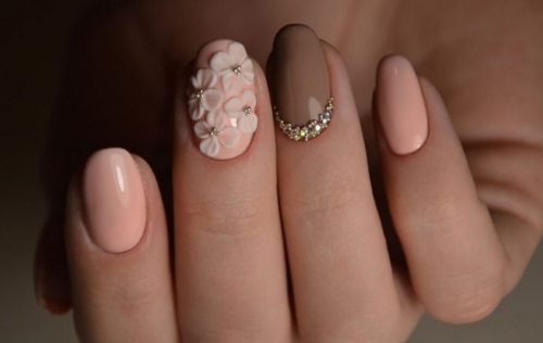 Fiori sulle unghie con smalto gel - idee per manicure e nuovi design: giacca di servizio, fiori voluminosi, delicati, trasparenti, bellissimi. Una foto