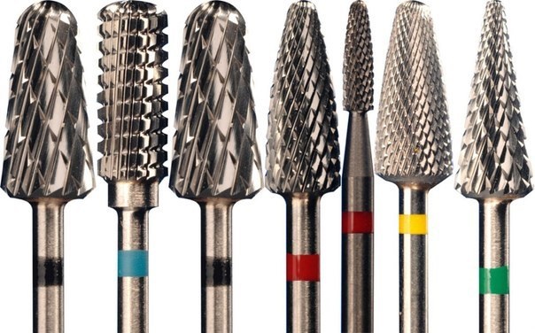 Frese per hardware manicure. Tipi con descrizioni e foto, cosa per cosa: ceramica, diamante, corindone, carburo. Appuntamento, come sterilizzare, processo per principianti