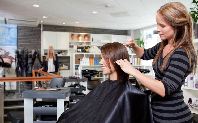 Tintura per capelli Garnier. Tavolozza dei colori Color Naturals, Sensation, Oliya (Olia), Calor e Shine. Caratteristiche di selezione e colorazione. Una foto