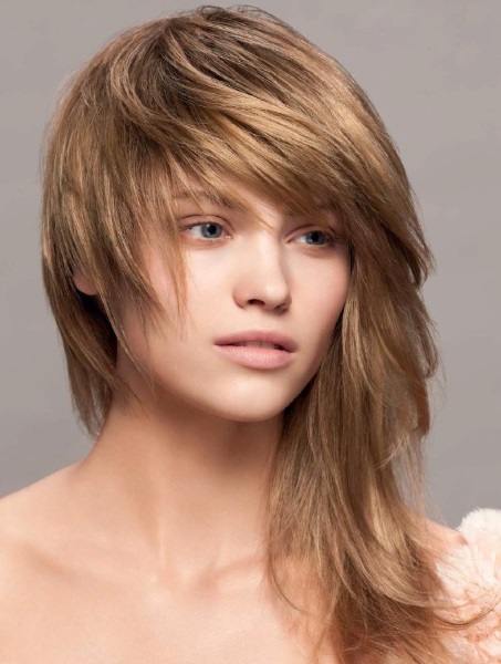 Haircut cascade for medium hair. Photos of new products 2020, how to cut, style yourself at home